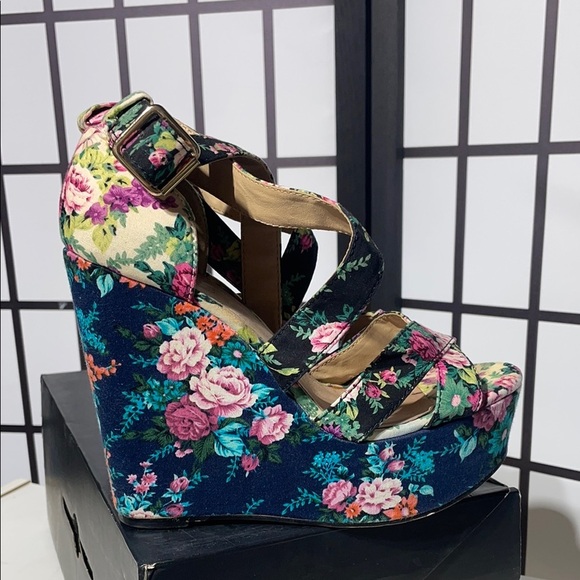 ALDO Women's Floral Wedge Sandals - Picture 5 of 5